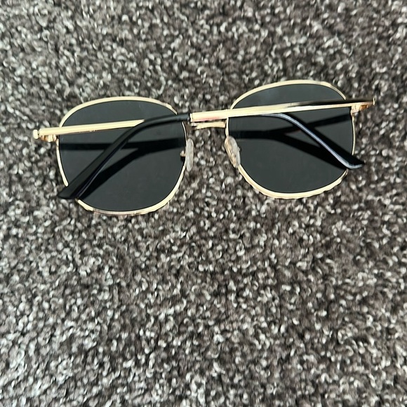 Quay Australia Gold and Black Sunglasses - Picture 5 of 8